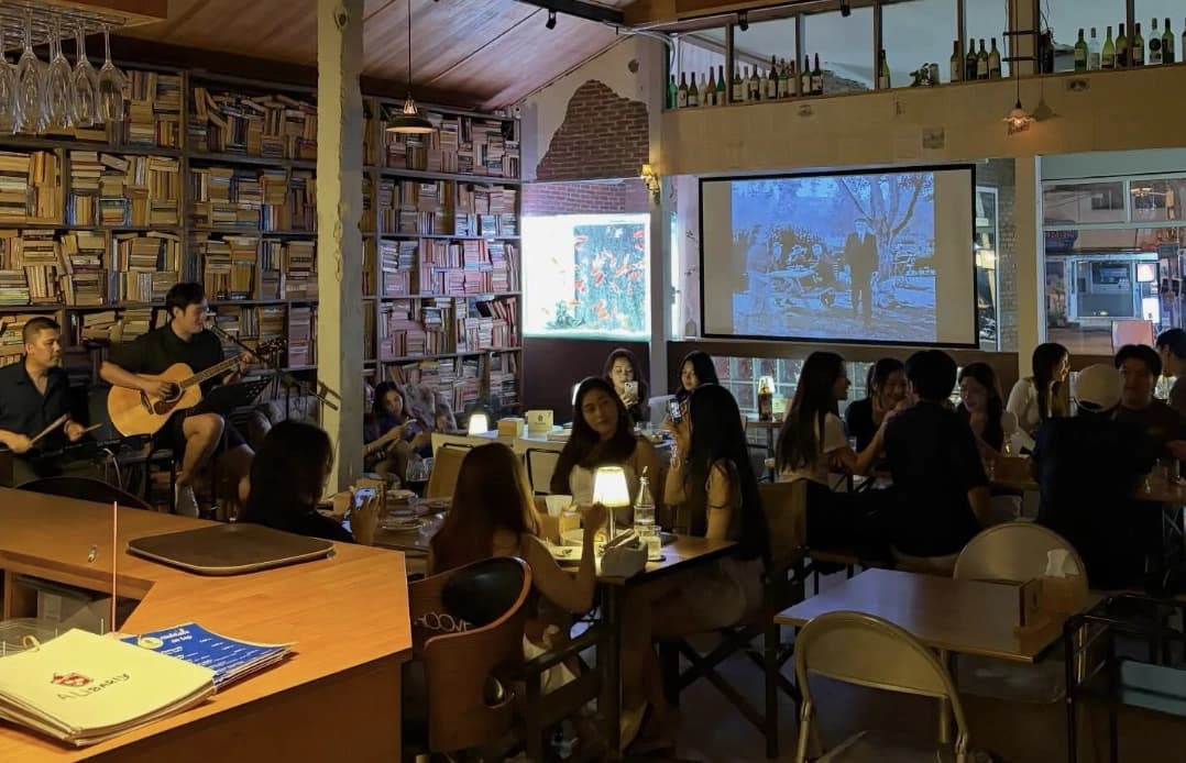 A Libarly Hua-Hin Lounge